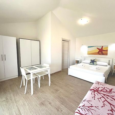 Case Vacanze "Bianco Mare" Porto Pino Exterior foto