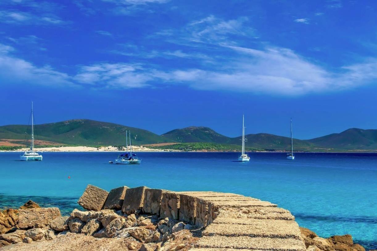 Case Vacanze "Bianco Mare" Porto Pino Exterior foto